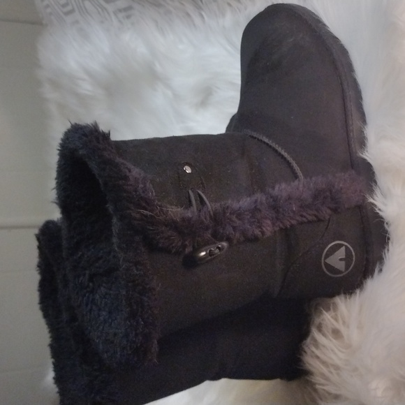 Airwalk Shoes - Airwalk sherpa lined suede booties black sz 6 1/2